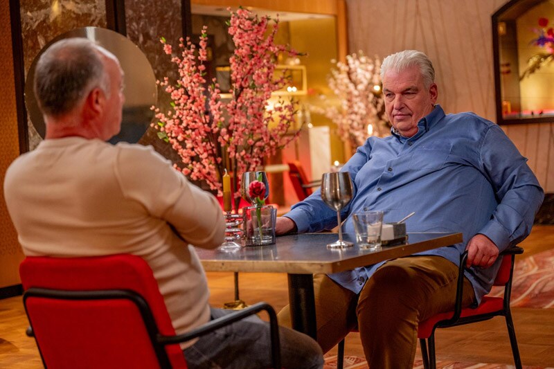 Deze Boer zoekt Vrouw-boeren zitten in Eating With My Enemy